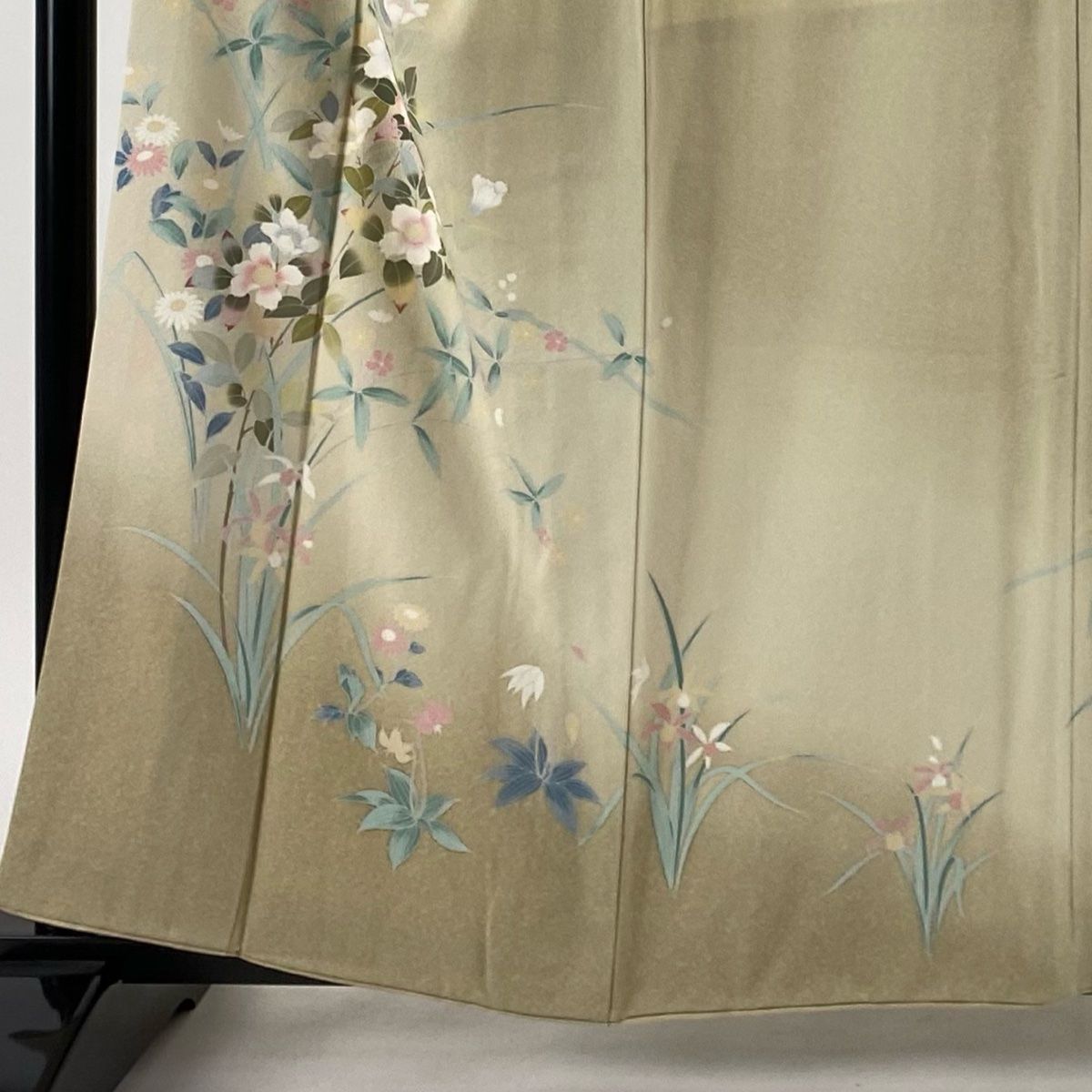 付下げ 身丈159.5cm 裄丈66cm M 袷 草花 ぼかし ベージュ 正絹 名品  