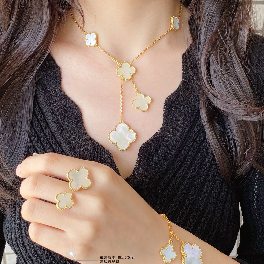 Van Cleef - Arpels アルハンブラ マザーオブパール 6連フラワー ネックレス - モデル | ヴァン クリーフ - アーペル レディースジュエリー｜ ｜