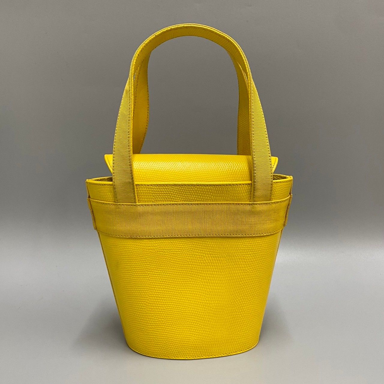 美品 Salvatore Ferragamo サルヴァトーレフェラガモ ヴァラリボン 