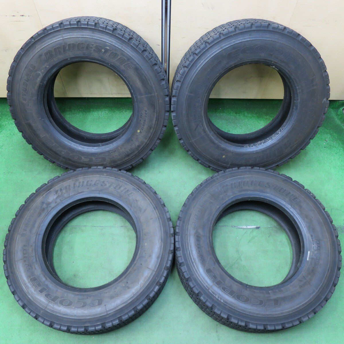 4本価格！22年☆トラック タイヤ 225/80R17.5 123/122L スタッドレス 