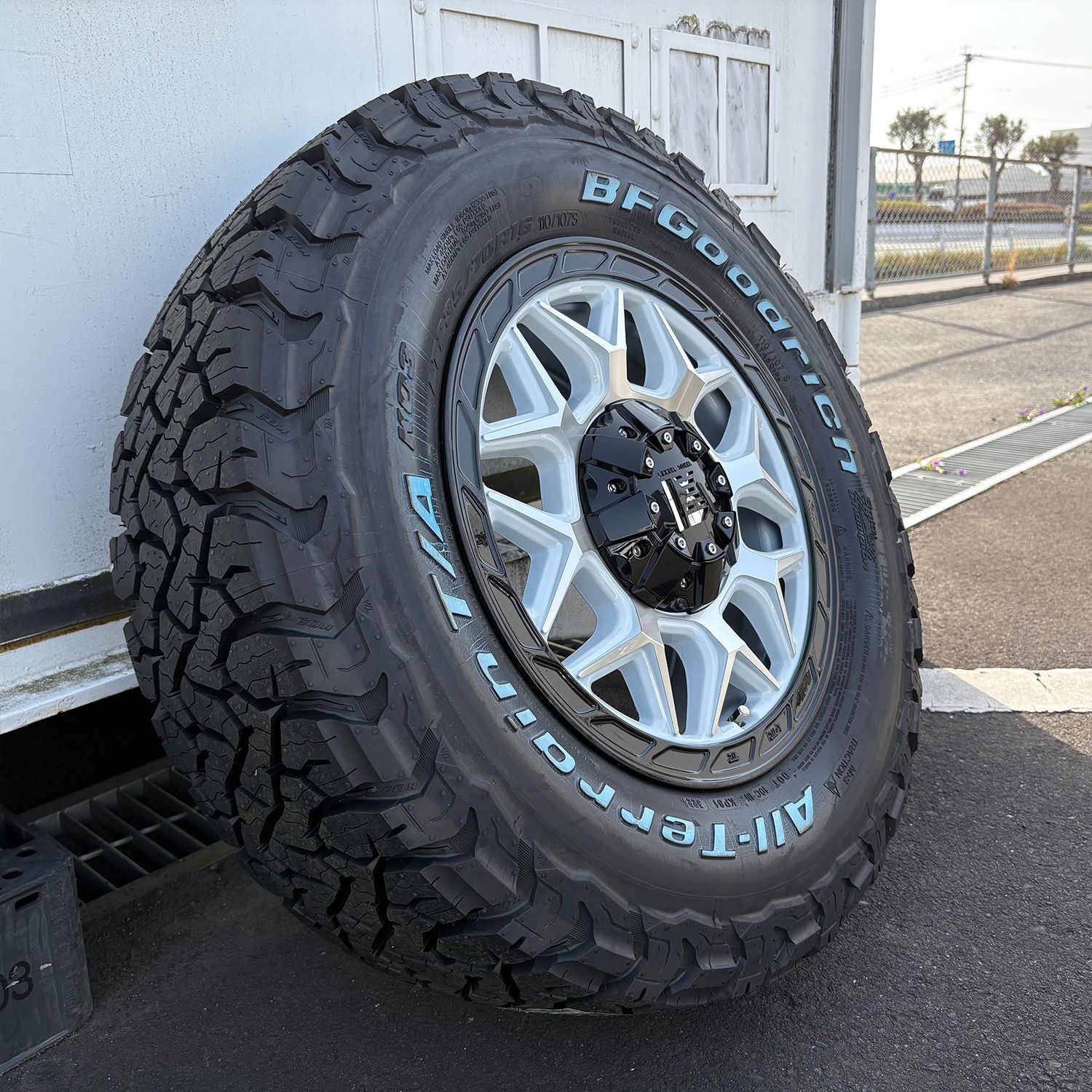 215/65R16 ヨコハマ パラダ ホワイトレター 4本セット 215/65R16 109