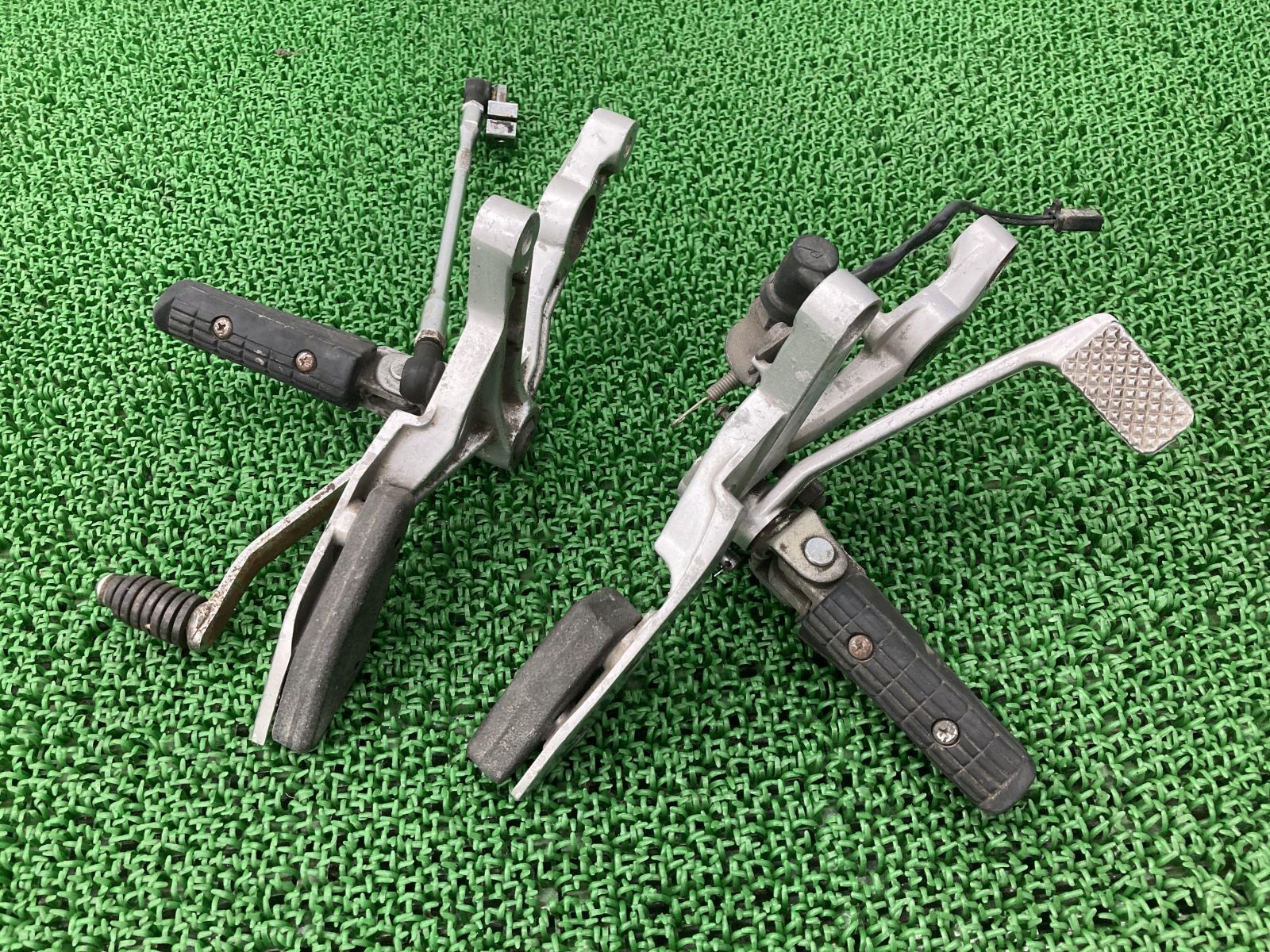 R1-Z ステップ 左右 ヤマハ 純正 中古 バイク 部品 3XC R1Z ブレーキ
