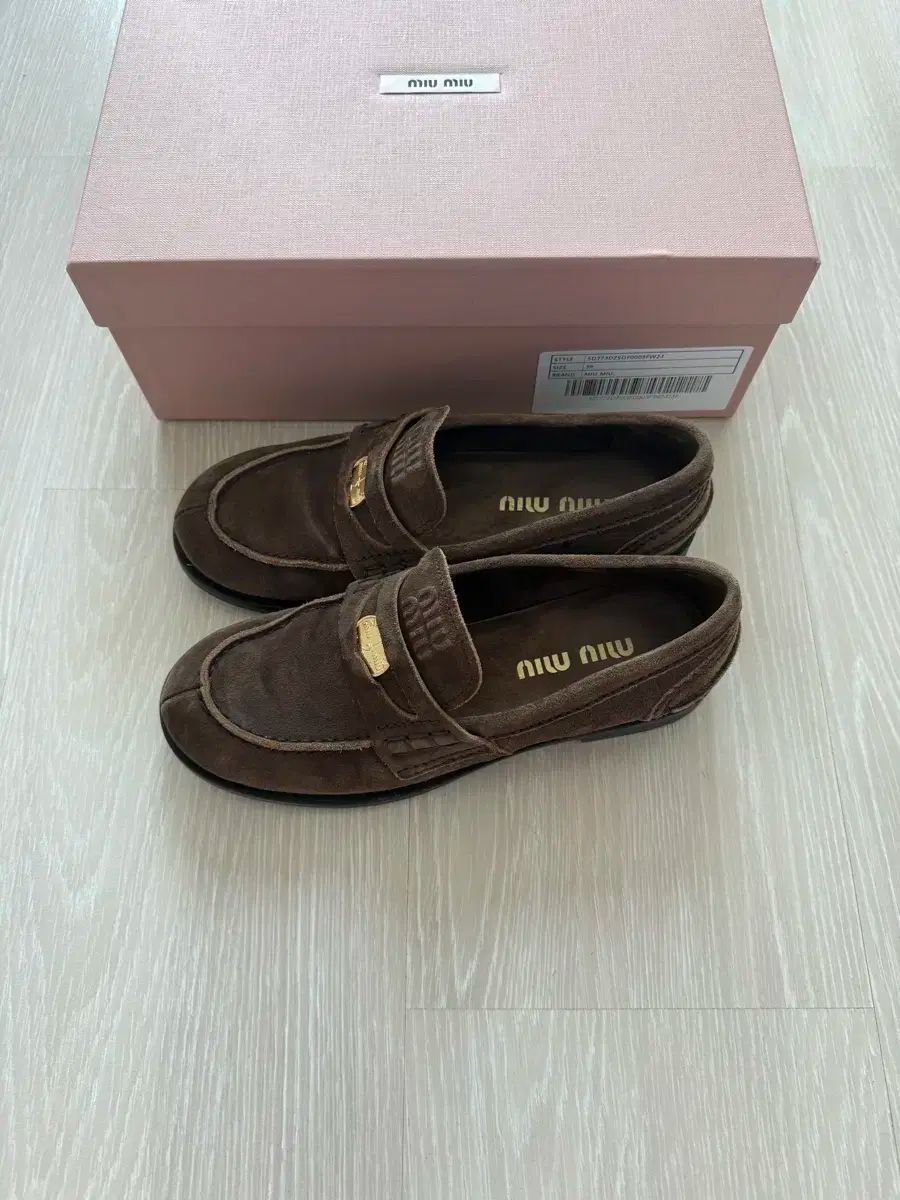涼しげローファー/ miumiu ウイングチップ　ウッド　厚底靴　シルバー　36 涼しげローファー/ miumiu ウイングチップウッド厚底靴シルバー36