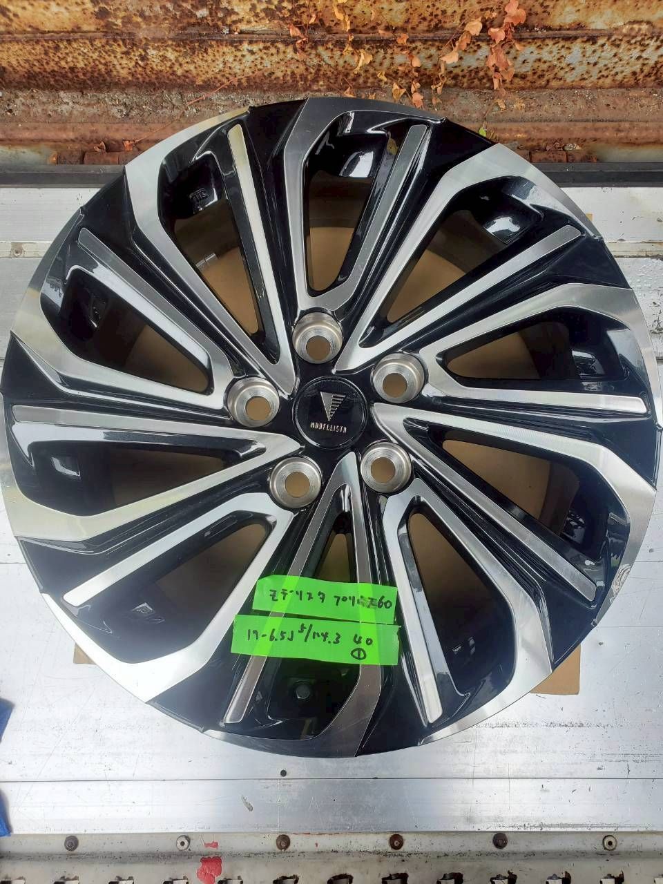 トヨタ プリウス60系用のモデリスタ 17インチ