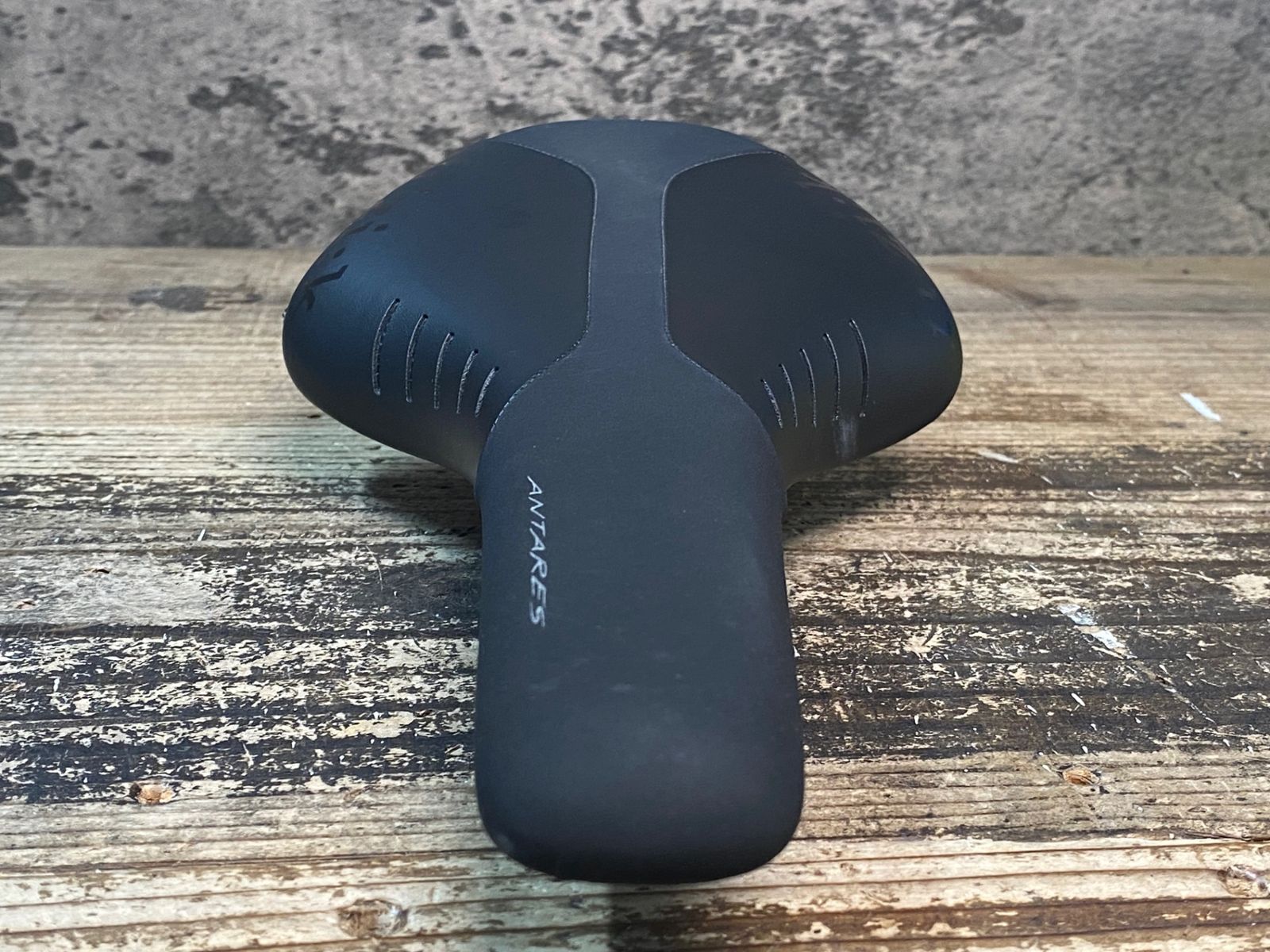 【最終値下】Fizik Antares R1 サドル　カーボン FIZIK 「フィジーク」 ANTARES R1 カーボンレール サドル / 福岡
