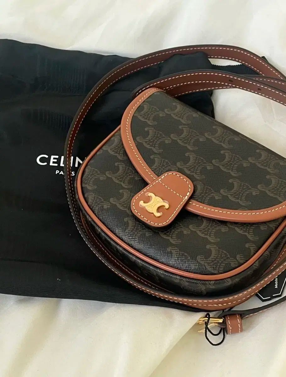 セリーヌ トリオンフ ミニベサチェ