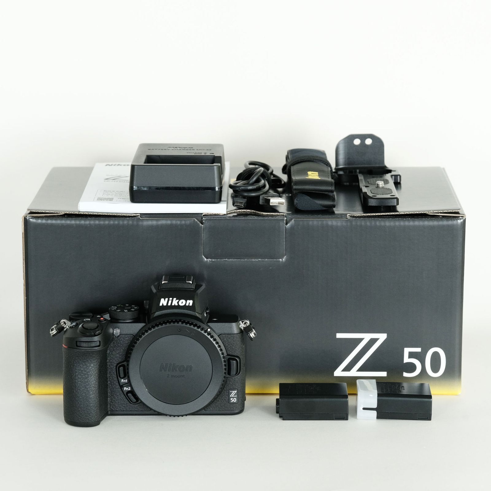 極美品｜シャッター数1,982回｜バッテリー2個・おまけ付] Nikon