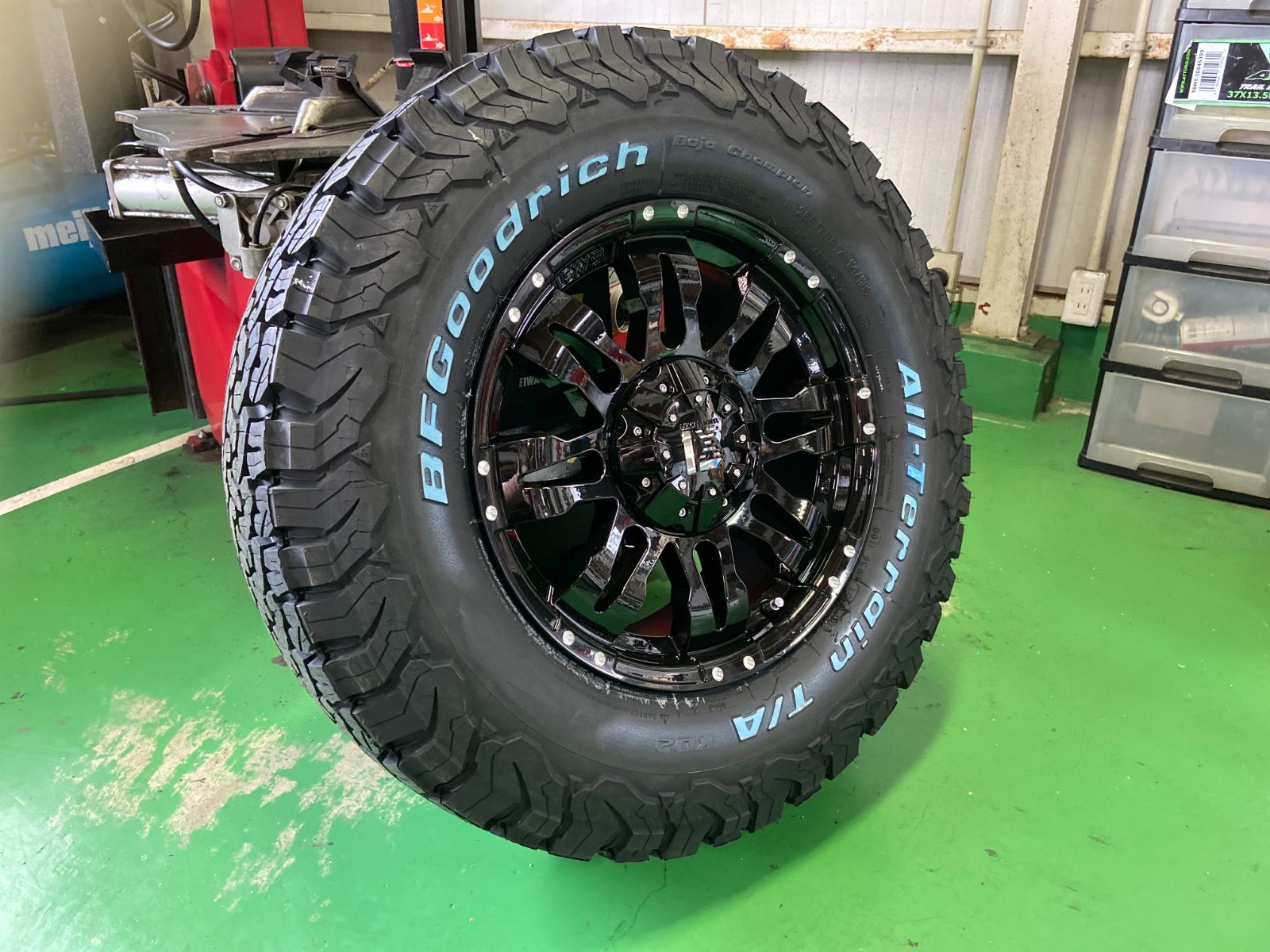 265/65R17 ハイラックス サーフ パジェロ タイヤホイールセット 17インチ BF Goodrtch KO2 ホワイトレター LEXXEL  Balano ブラック系ホイール オフロードカスタム定番タイヤセット オフロード仕様お勧め♪ - メルカリ