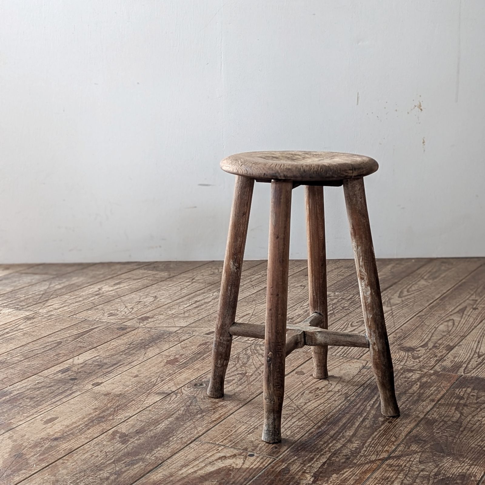 送料無料】 アンティーク スツール 天然木 無垢材 ディスプレイ