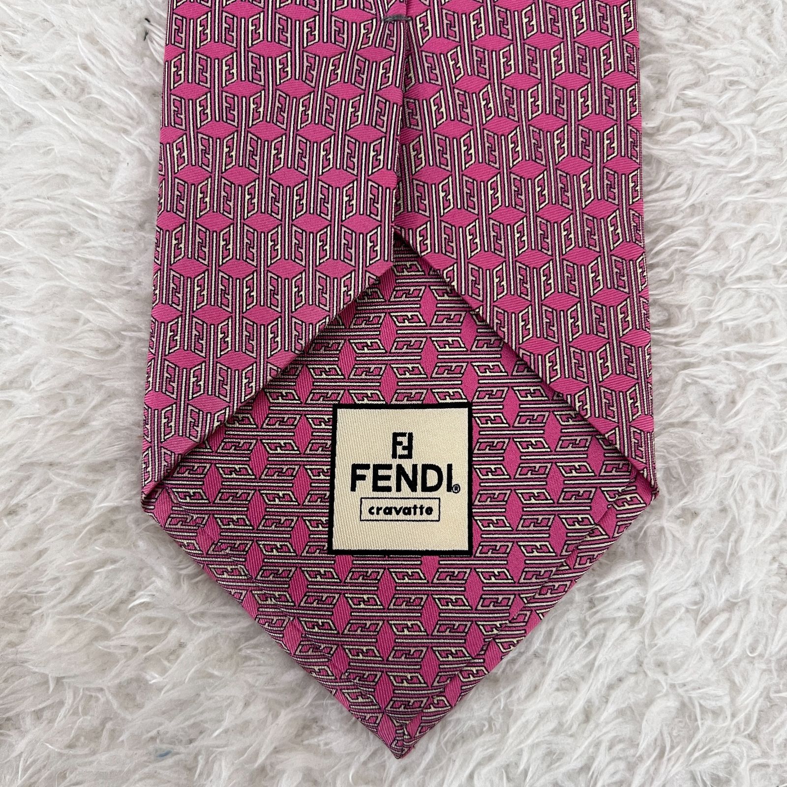 美品》FENDI (フェンディ) シルクネクタイ 総柄 ズッカ柄 ピンク