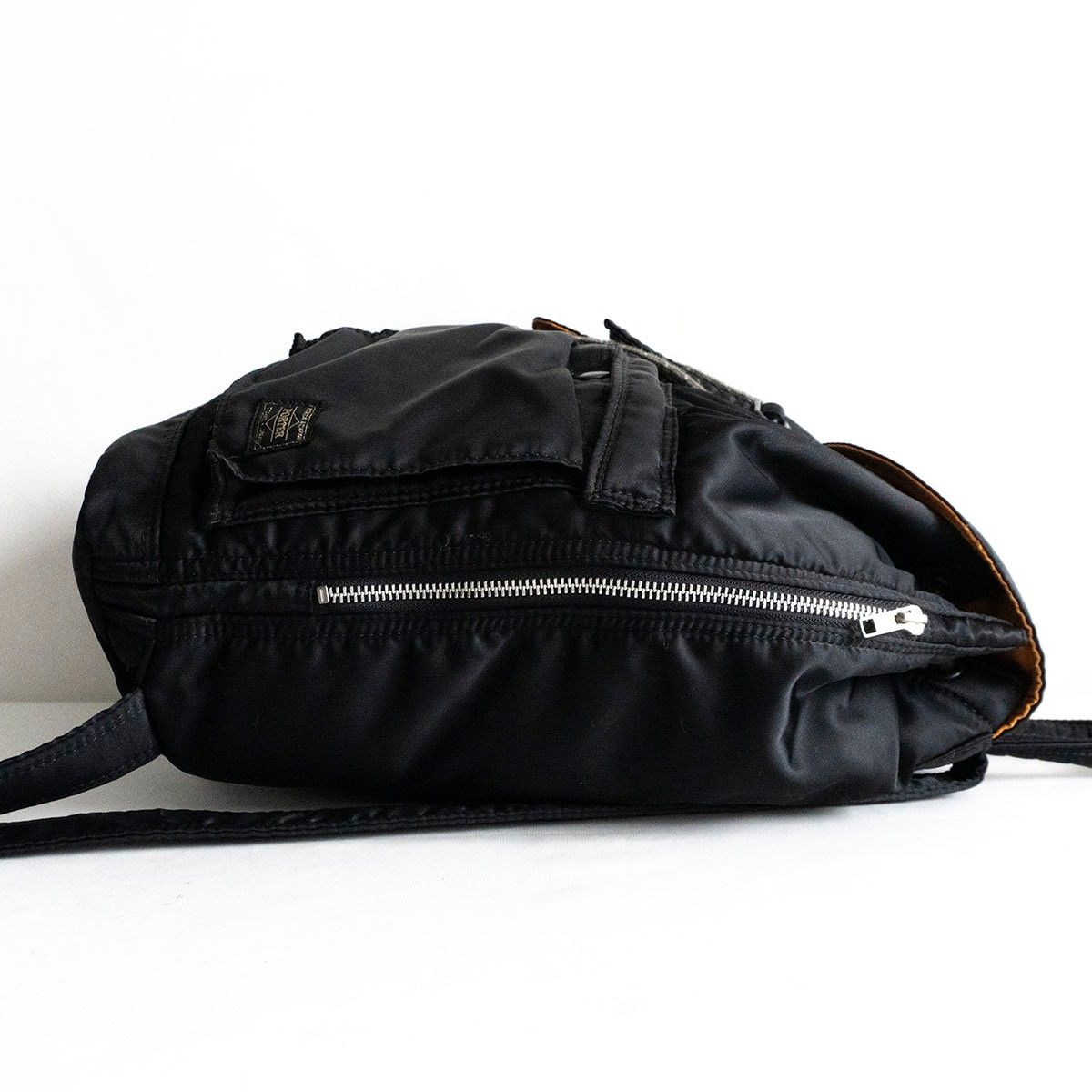 美品 PORTER ポーター タンカー ブラック バックパック ついに待望のブラックが発売！「ポーター」の“新タンカー”全40型の