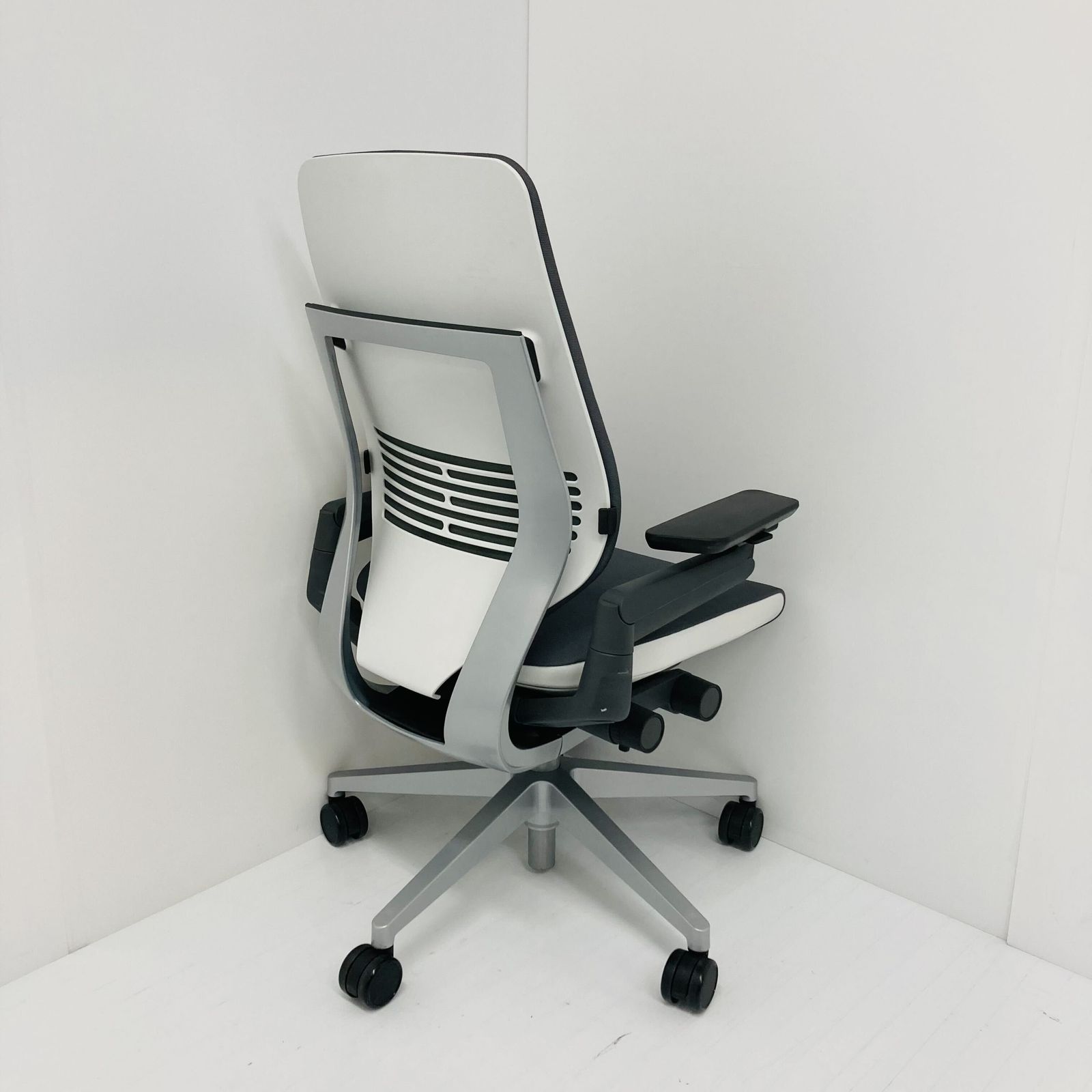 中古】アクリルOffice Chair in Clear 《家具のアメリカ》 CHAIR」の