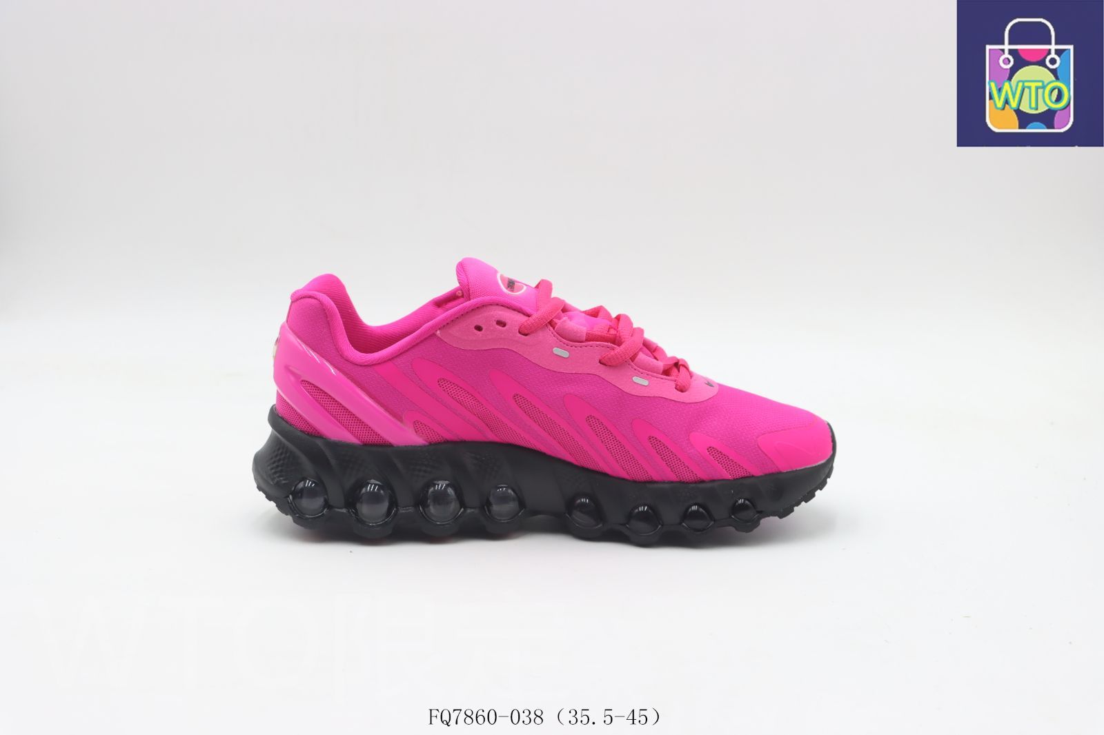 今日特価】ナイキ（Nike）のランニングシューズ ピンクブラック