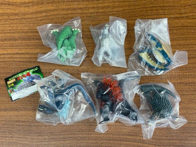 バンダイ ゴジラ 4 5 6 ガメラ 3 HGシリーズ フィギュア 人形 コンプリートセット 4種類 計24体 キングギドラ モスラ 514286 スーパーヒーローフィギュア ゴジラ 