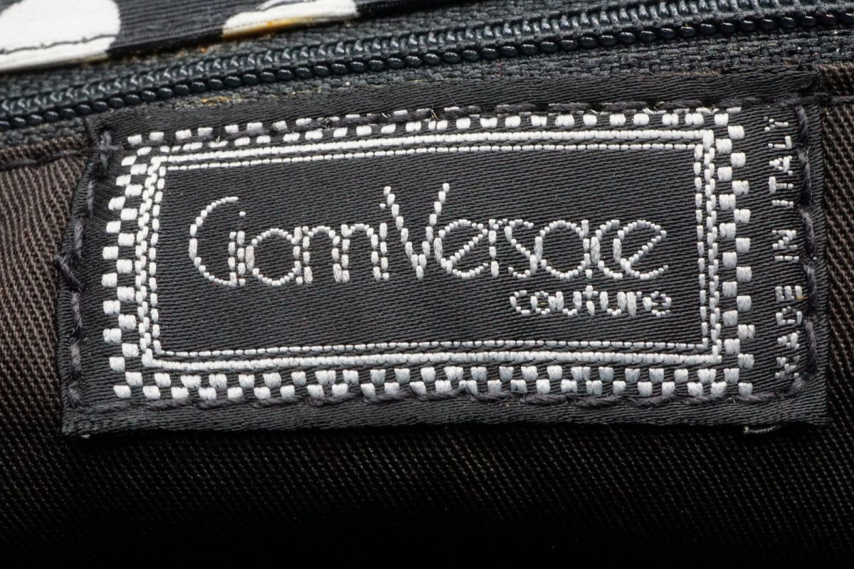 美品⭐︎ ジャンニヴェルサーチ　チェーンショルダー　チェーンウォレット GIANNI VERSACE ジャンニヴェルサーチ チェーンショルダーバッグ