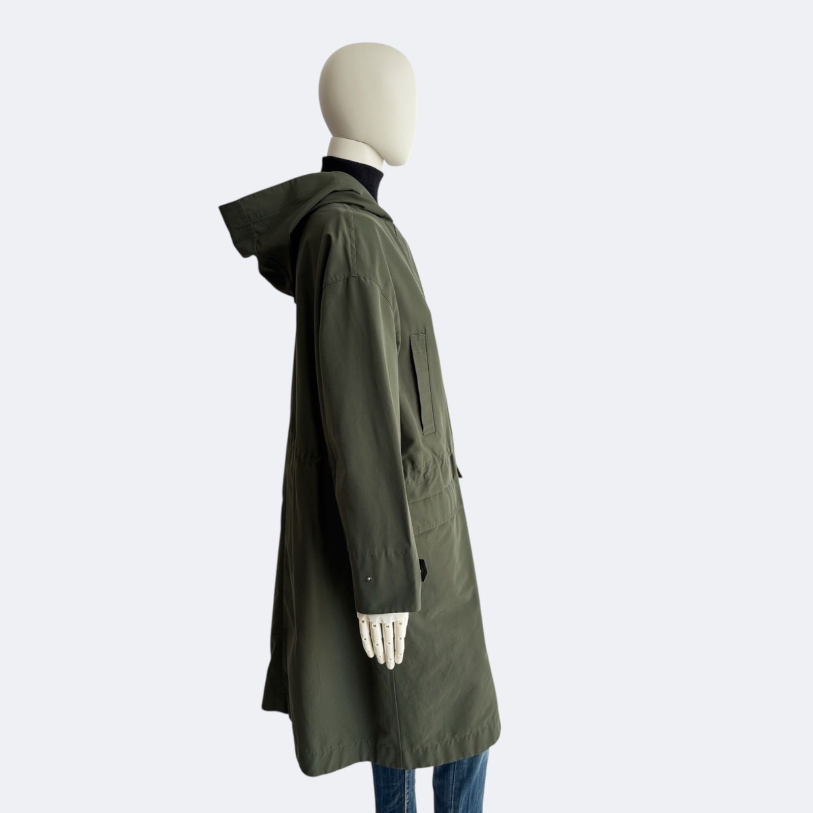 オリーブグリーン