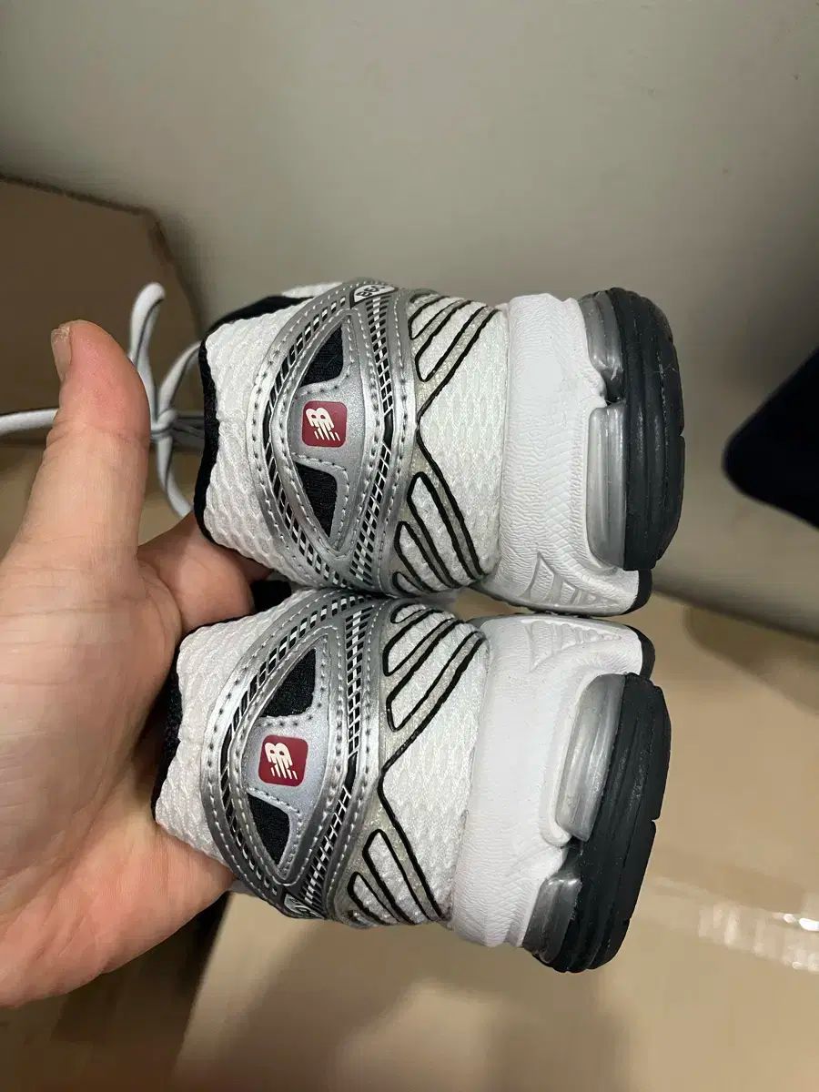 ニューバランス 860v2