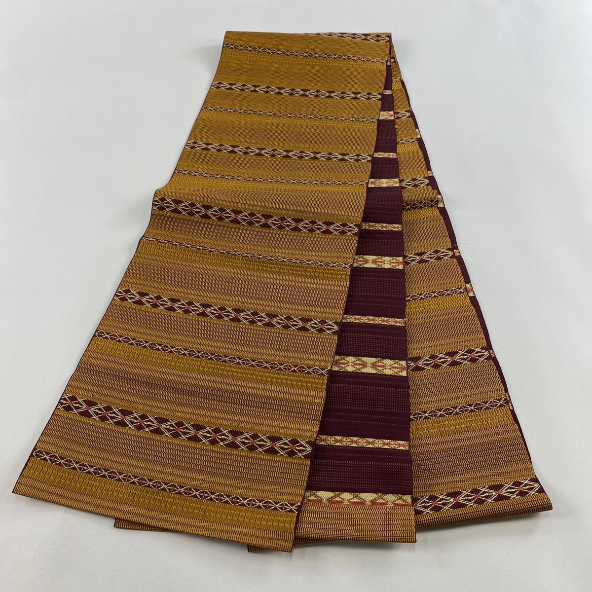 名古屋帯　縞　正絹 美品】 名古屋帯 優品 段縞 金糸 赤茶 正絹 【中古】 - メルカリ