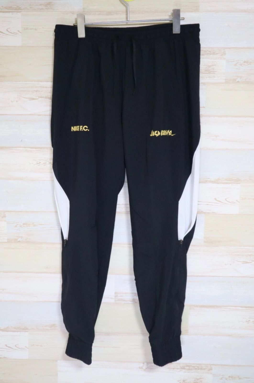 NIKE - 新品！ NIKE F.C. AWF ウーブントラックパンツ NIKE - 新品！ NIKE F.C. AWF ウーブントラックパンツの通販 by