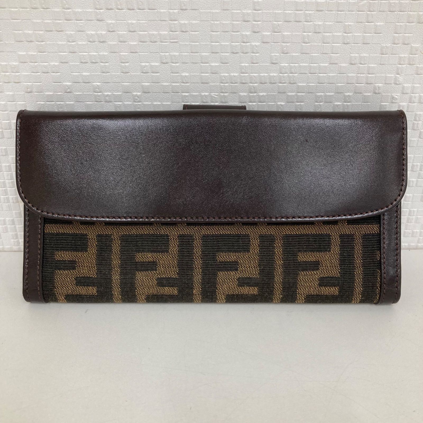 FENDI フェンディ ズッカ柄 二つ折りがま口財布 ブラウン USED品