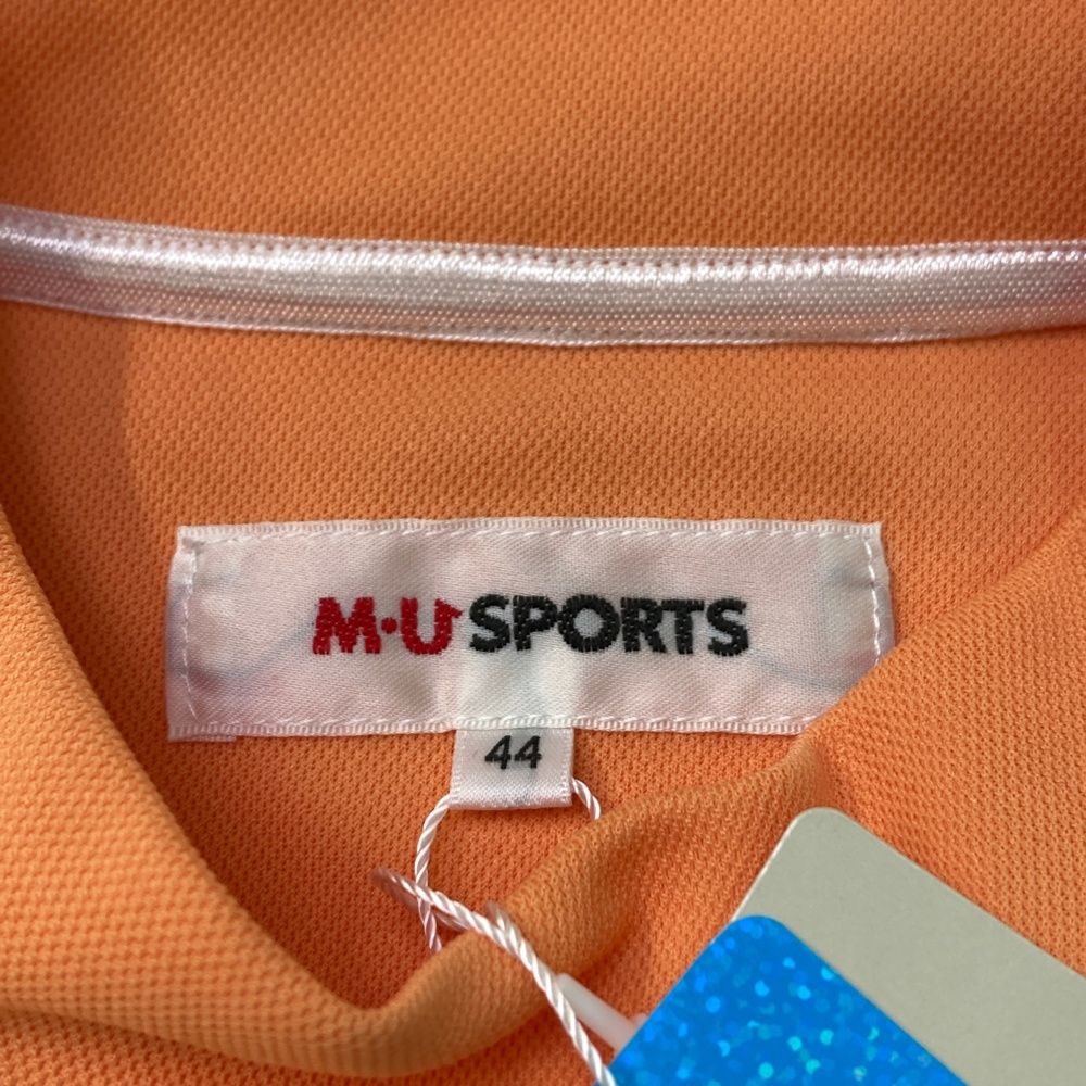 サイズ：44 M.U SPORTS エムユースポーツ  モックネック　長袖Tシャツ  オレンジ系 [240101480997] ゴルフウェア レディース ストスト サイズ：44 M.U SPORTS エムユースポーツ モックネック 長袖T