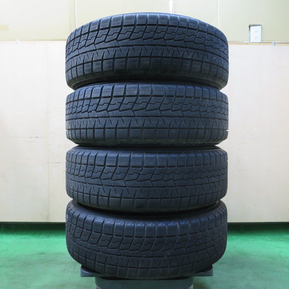 バリ溝！22年！キレイ！ほぼ10分スタッドレス 205/60R16 ヨコハマ