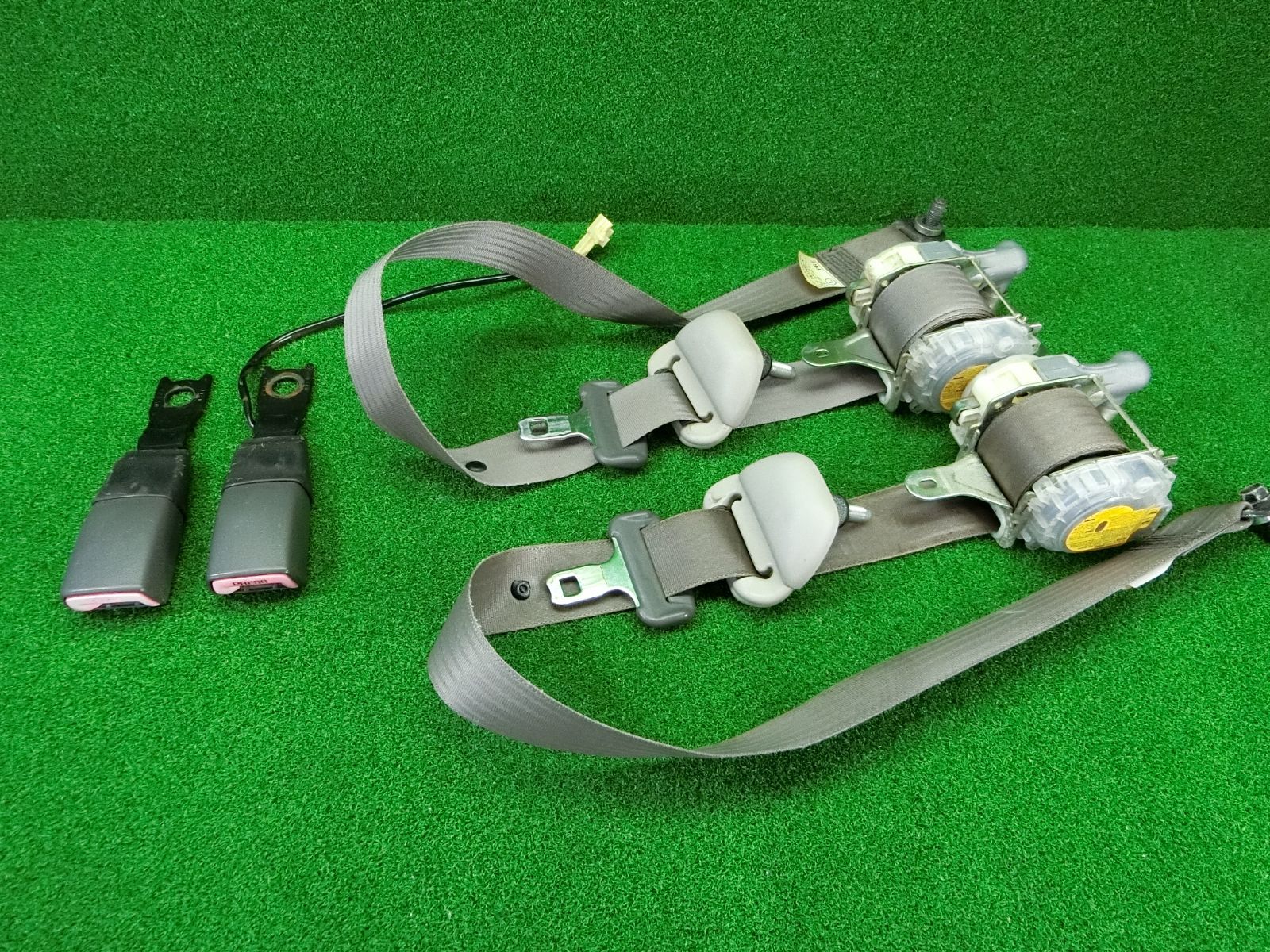 K7572 ミラ L275S フロント シートベルト 左右セット キャッチ 7R1300-P 7R2300-P