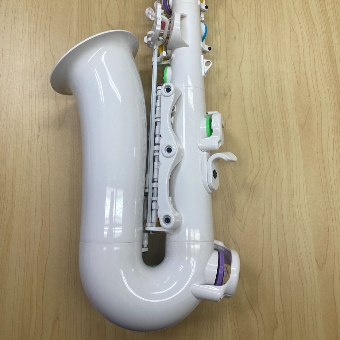 VIBRATO SAX A1S Ⅲ バイブラートサックス レインボーパッド アルトサックス music 音楽 楽器 white 白 rainbow 虹  シンプル ポリカーボネイト ABS樹脂 管楽器 吹奏楽 可愛い 木管楽器 ブランド アンティーク コンサート - メルカリ