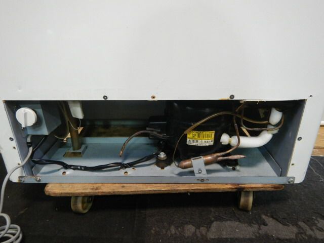 中古】2007年製 サンヨー 冷凍 ストッカー SCR-S64 62L 冷凍庫 アイス 