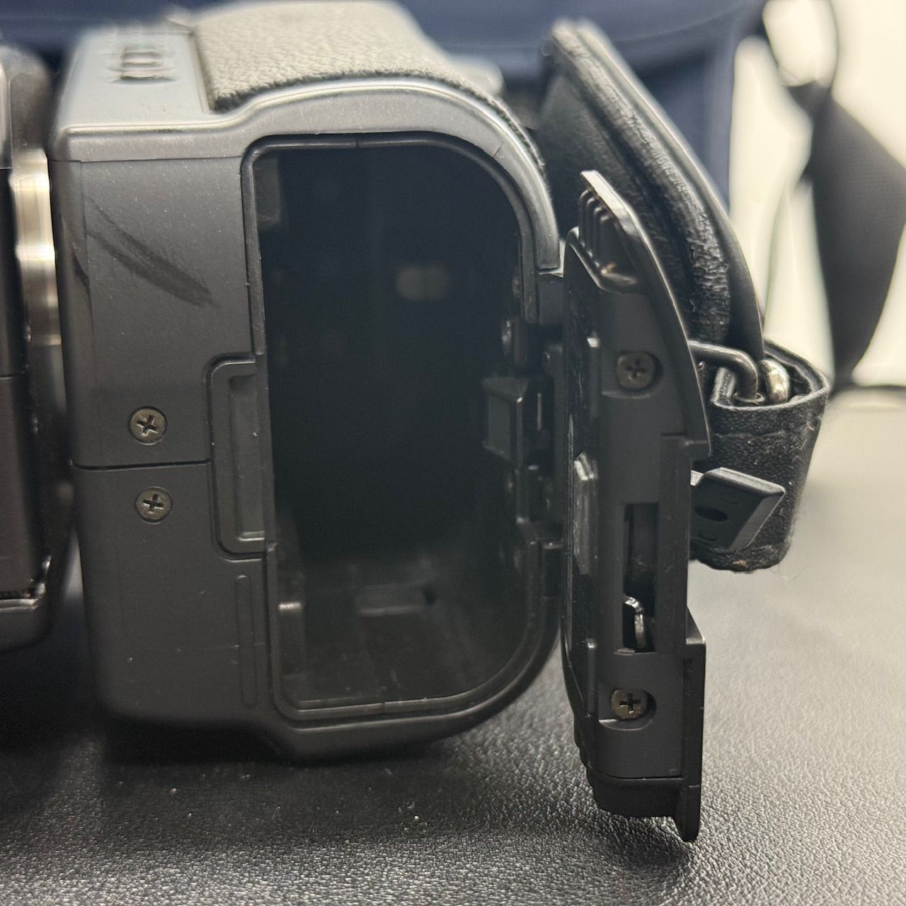 SHARP ビデオカメラ VL-HL3 動作確認済み 液晶ビューカム Hi8