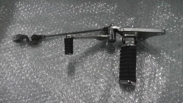 V-TWIN マグナ MC29-1001xxx の ステップ左 傷:#1705972985