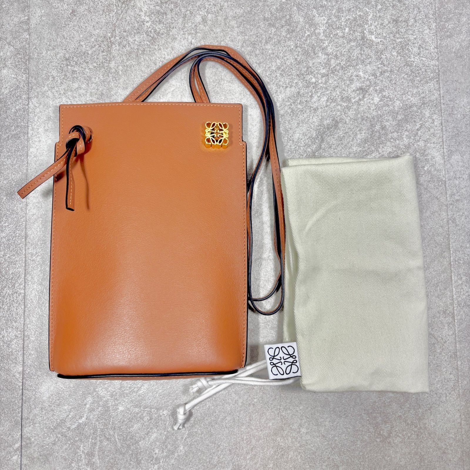 LOEWE ロエベ ダイスポケット レザー ショルダーバッグ ブラウン LOEWE ロエベ ダイスポケット レザー ショルダーバッグ ブラウン