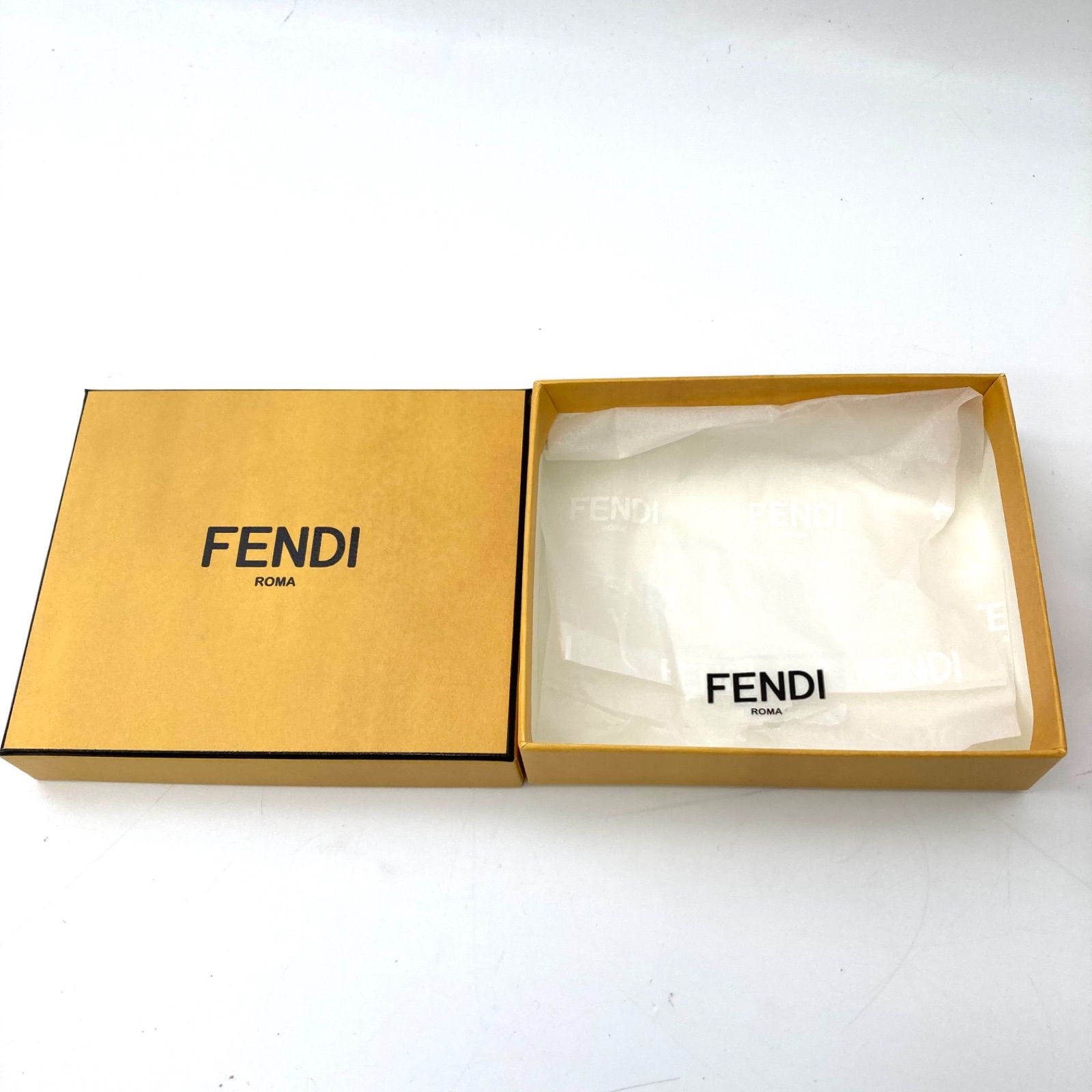 FENDI フェンディ