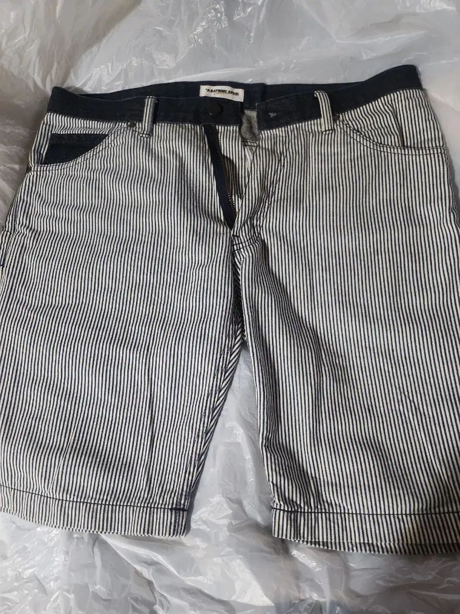 A BATHING APE(アベイシングエイプ) ハーフパンツ ストライプ ショート