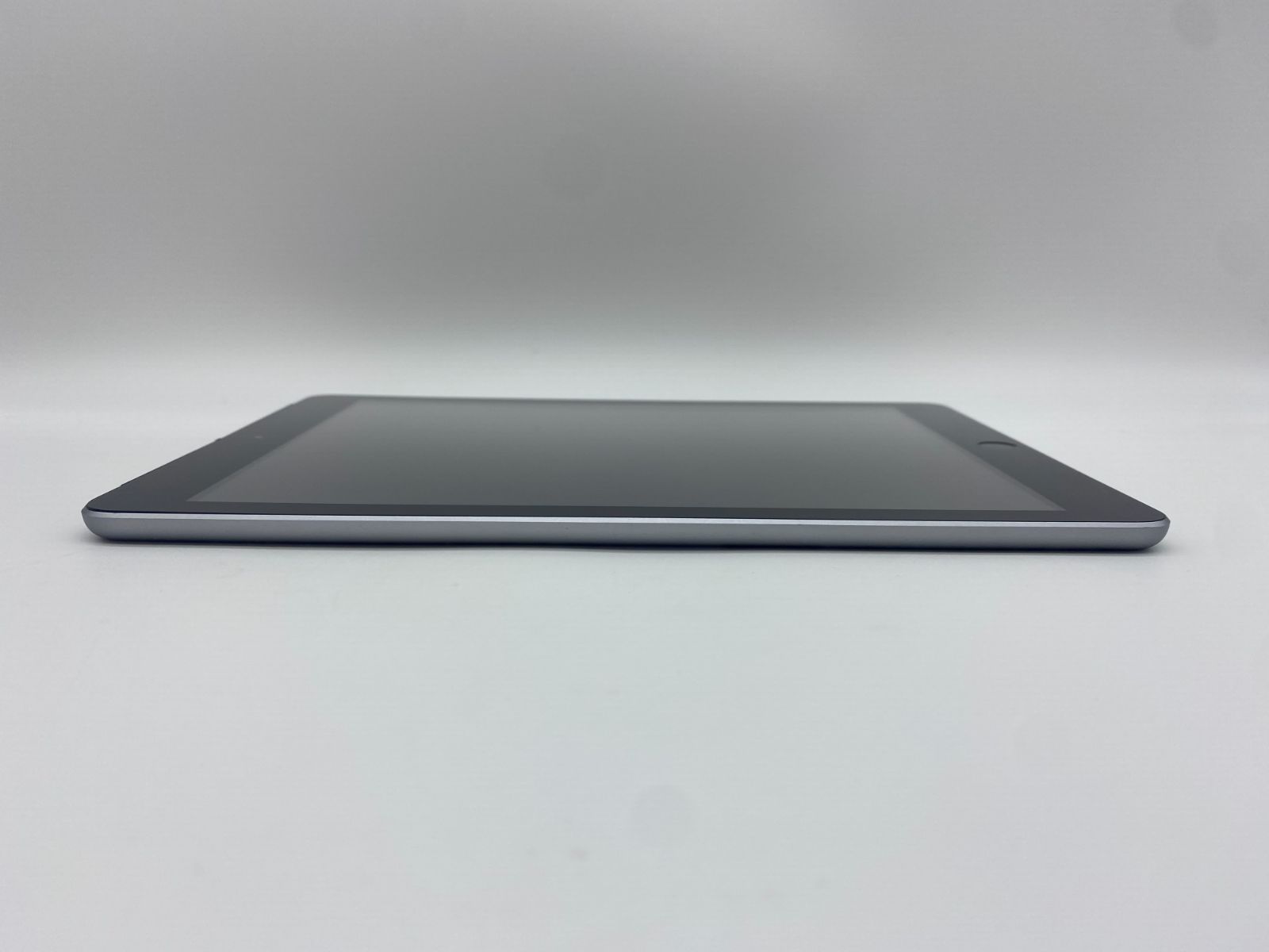 iPad 第６世代 9.7インチ 32GB スペースグレイ/シムフリー/Wi-Fi＋ 