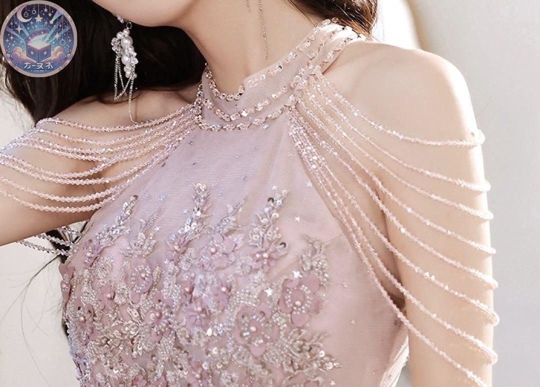 お花に星にオシャレなデザインのロングイブニングドレス .