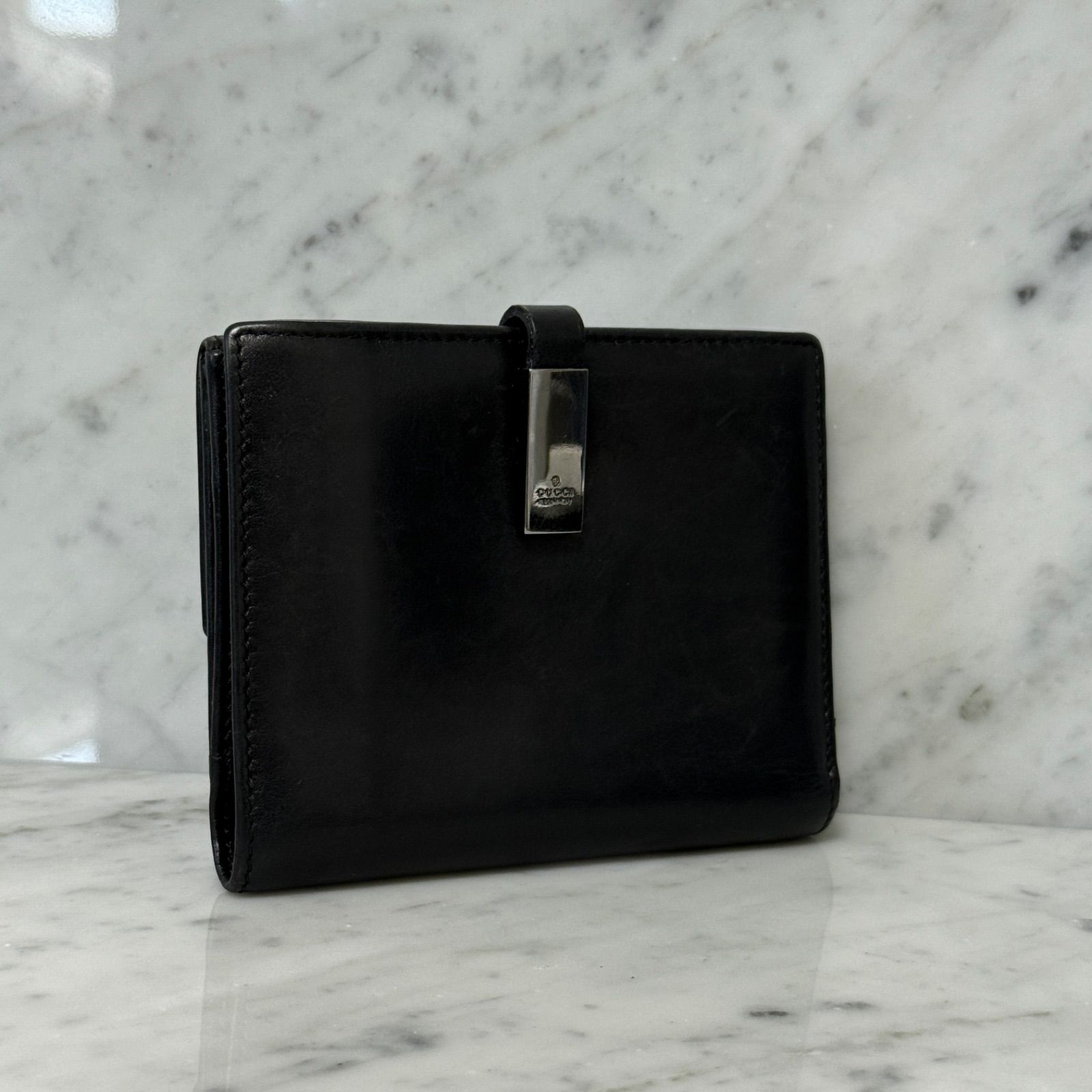 GUCCI グッチ 二つ折り財布 本革 レザー シルバー 銀 ロゴプレート