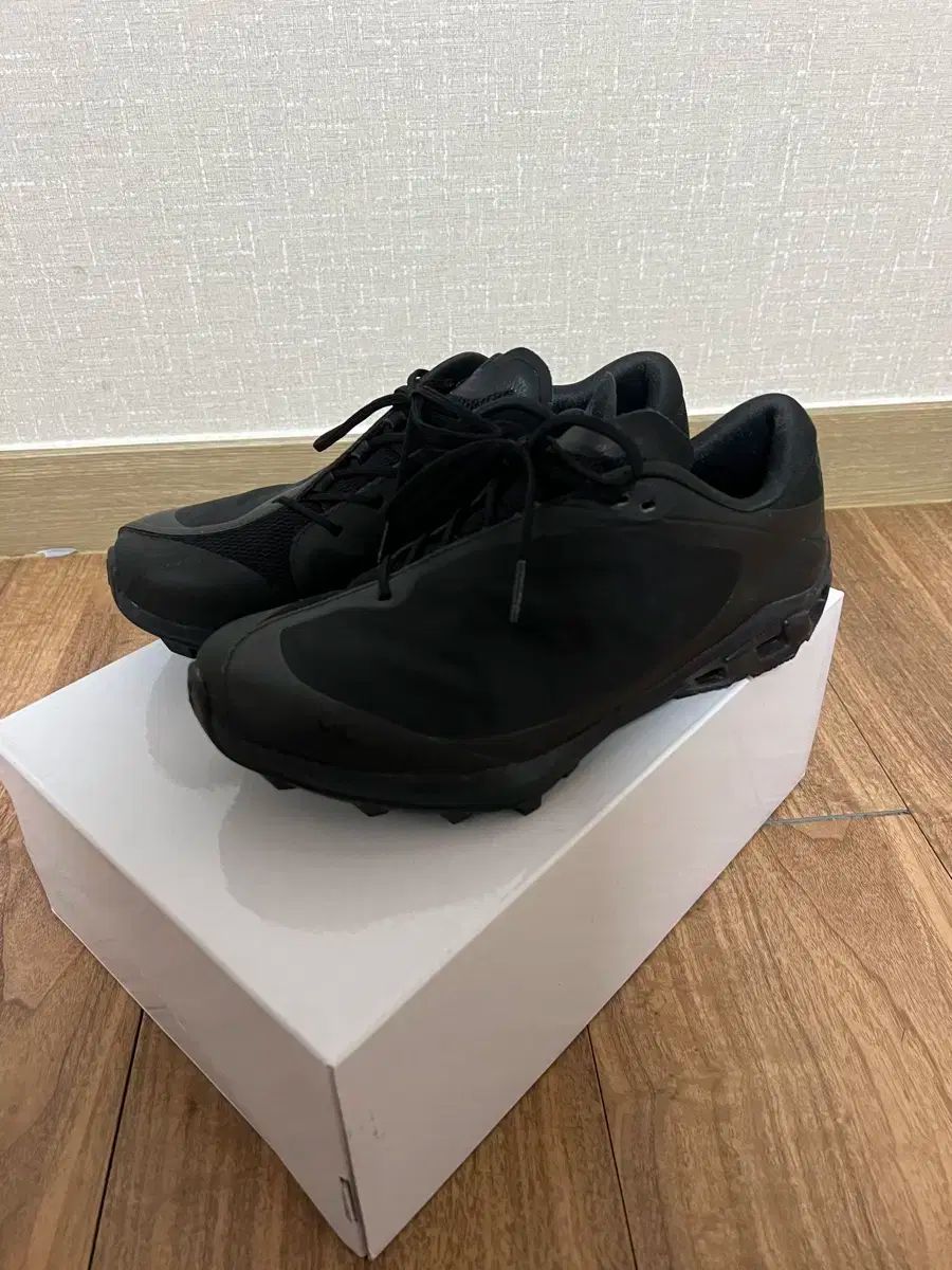 オン ランニング x 役職 アーカイブ 派 Pfafff クラウドベンチャー 黒 240