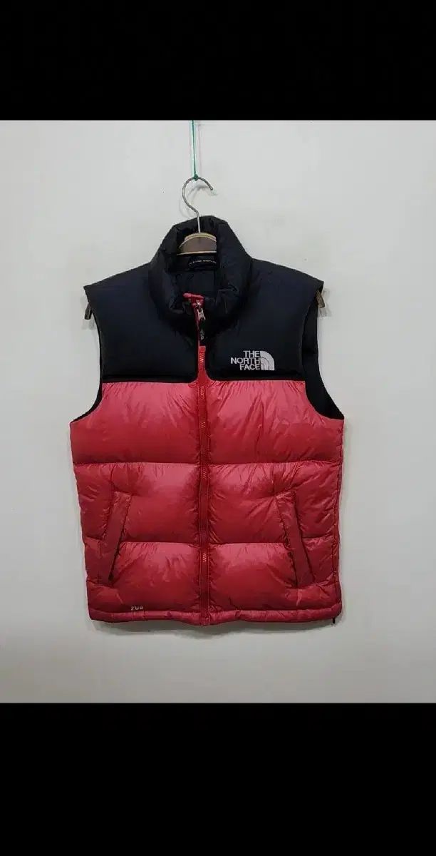 （ 90 ） THE NORTH FACE(ザノースフェイス) ダウンベスト 黒×赤 グースダウン 700 ダウン ベスト