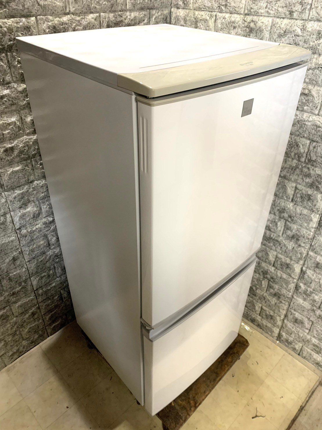 SHARP】ノンフロン冷凍冷蔵庫/137L/2019年製