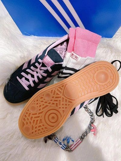 新品 adidas ハンドボール スペツィアル / HANDBALL SPEZIAL