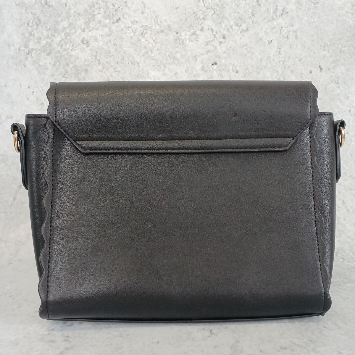 美品 ストラスベリー ショルダーバッグ メルヴィル 03-24083111
