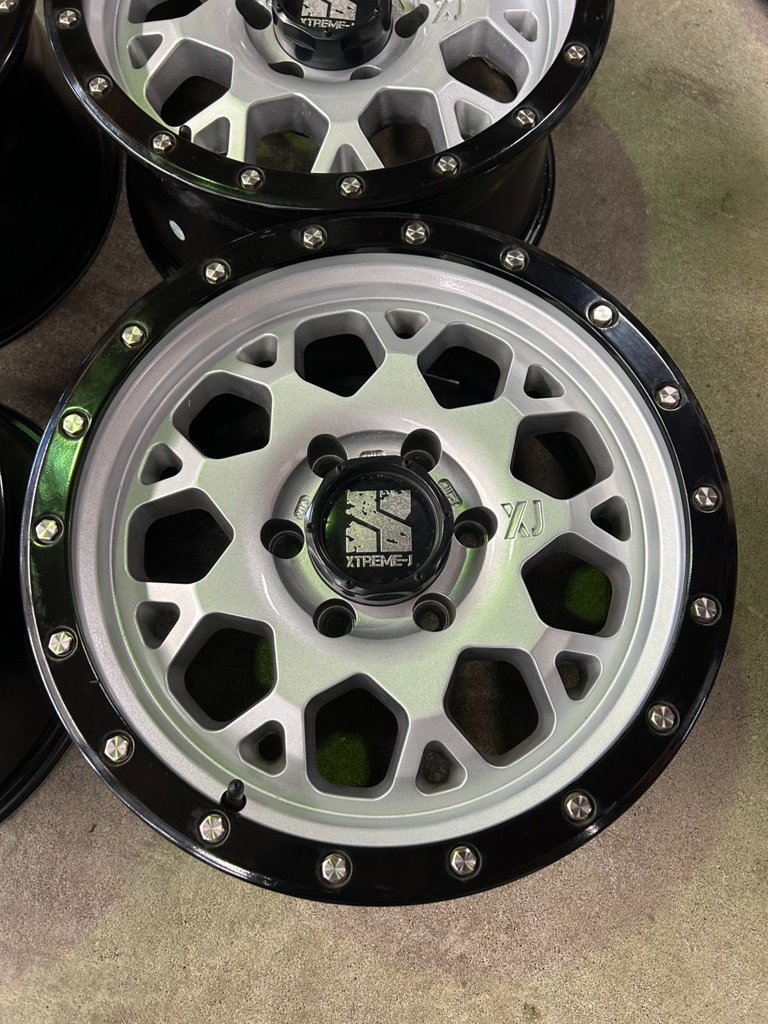 XTREME-J XJ04 17インチアルミホイール2本 MLJ 17インチ 5穴 114.3 7J XTREME-J XJ04 グロスブラック