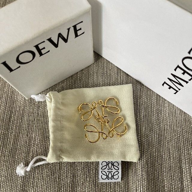 新品 LOEWE アナグラムメタルブローチ・ローズゴールド