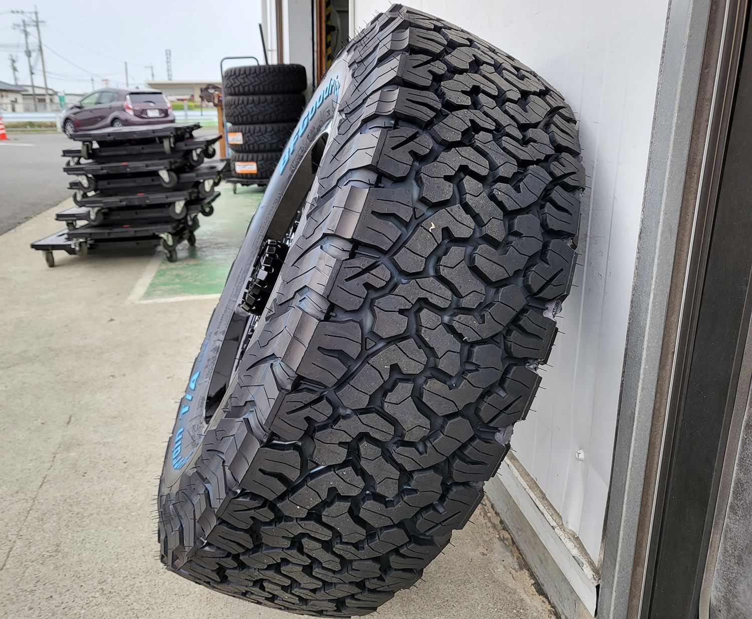 スタッフオススメ！！ プラド ハイラックス FJ パジェロ タイヤホイールセット 17インチ BFグッドリッチ KO2 285/70R17  265/70R17 265/65R17 - メルカリ