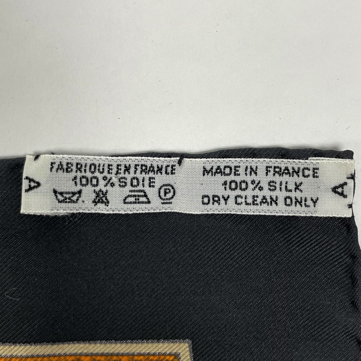 エルメス HERMES カレ 90 CUIRS DU DESERT 砂漠の革飾り スカーフ シルク ブラック グレー マルチ レディース