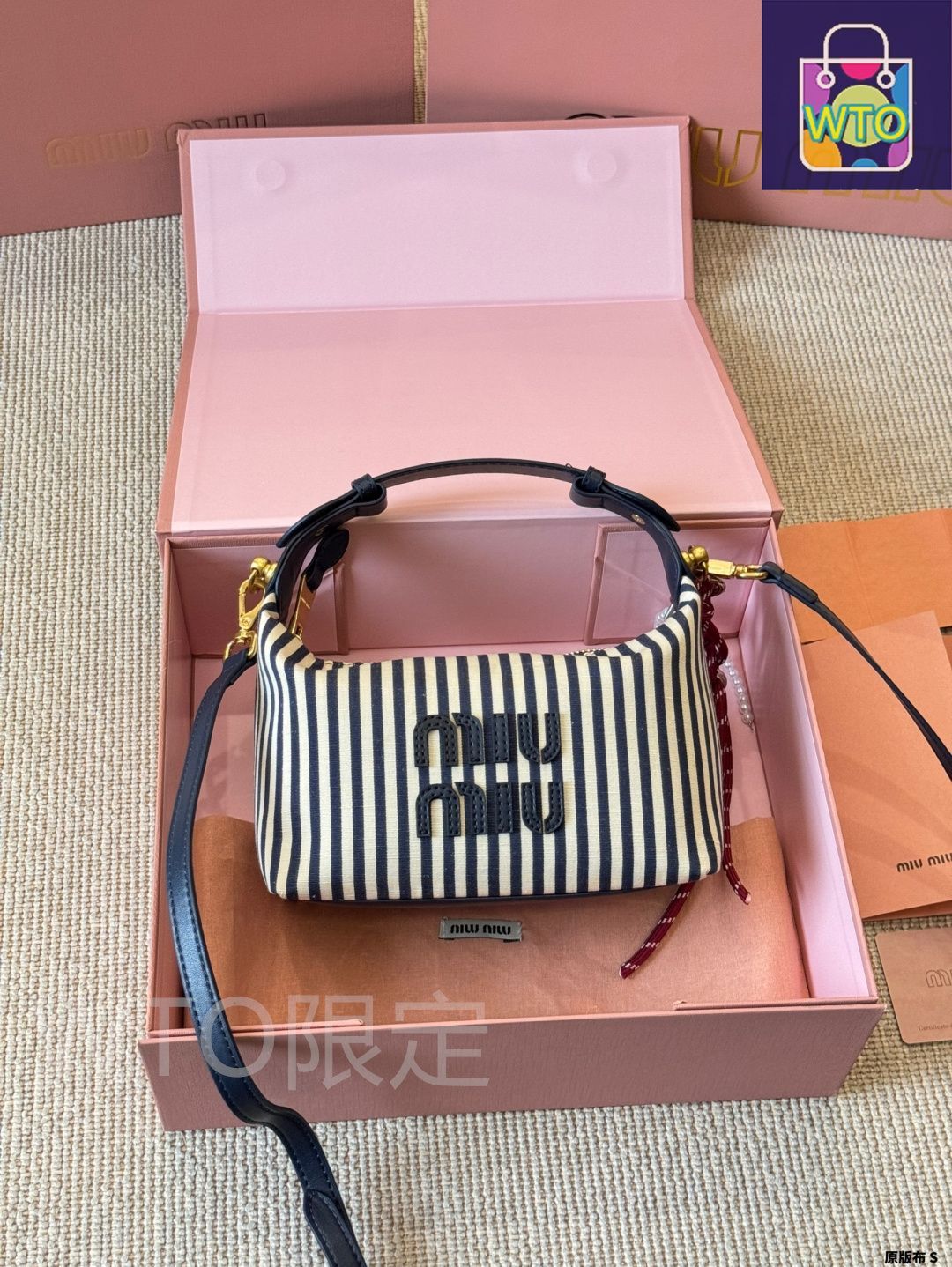 ❤️miu miuミュウミュウ❤️ 　 キャンバス＆レザー　 リバーシブルタイプ ❤️miu miuミュウミュウ❤️ キャンバス＆レザー リバーシブル