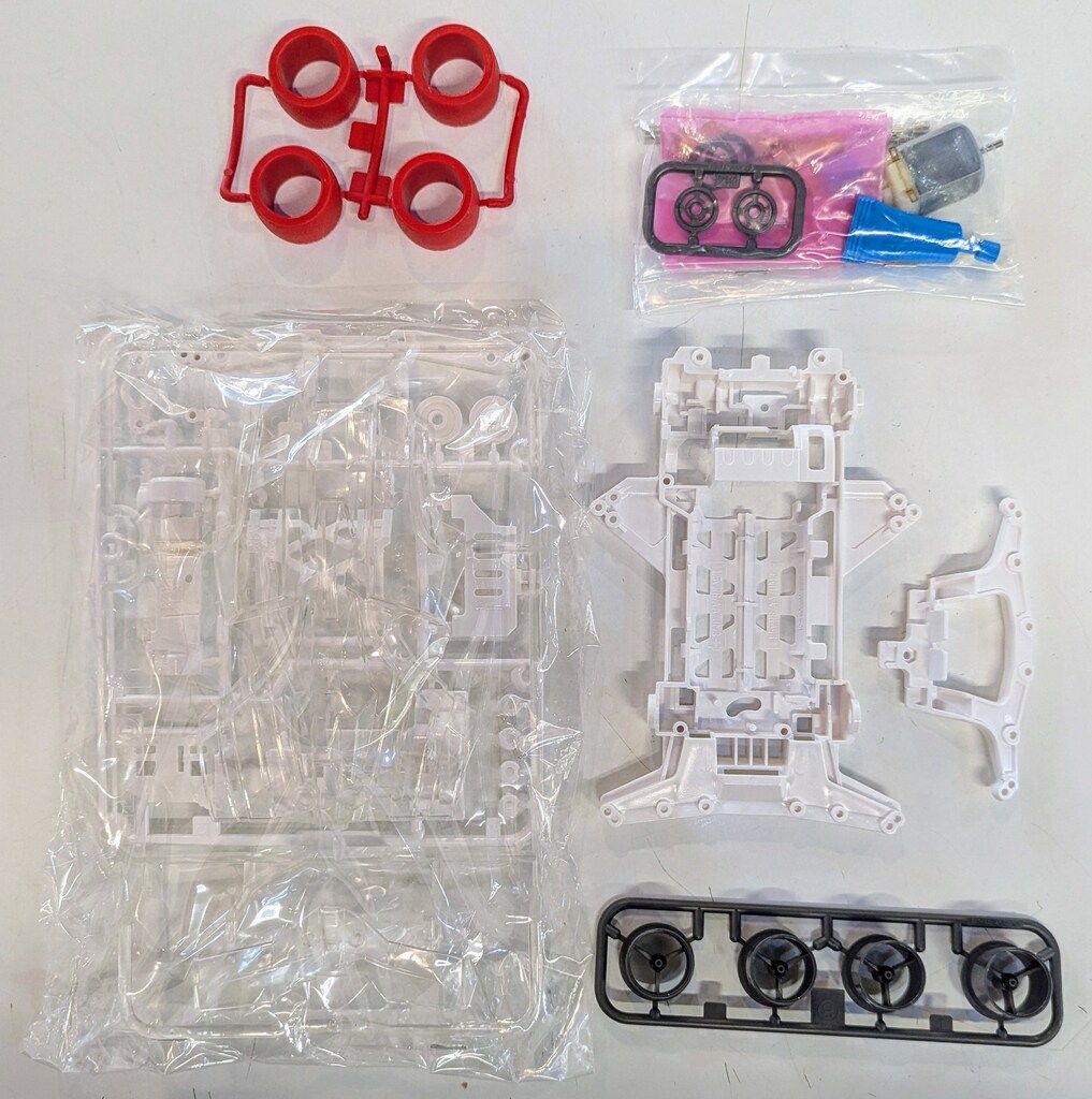 ミニ四駆　ライジングトリガー ホワイトスペシャル　メタリック ミニ四駆 ライジングトリガー ホワイトスペシャル メタリック