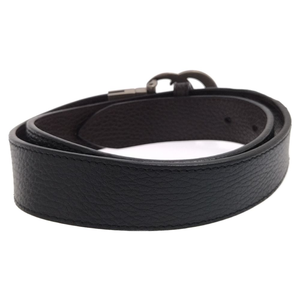 GUCCI グッチ　のベルトです。レディースです。 GG Marmont wide belt in black | GUCCI® US