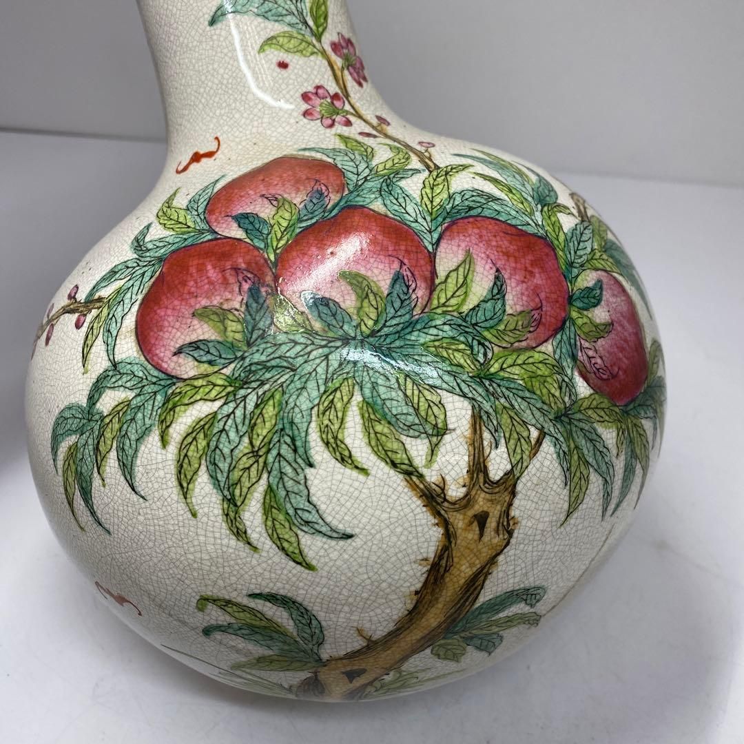 中国美術 桃にコウモリ 花瓶 高さ約25.5㎝ タトチ 東さ5-1208